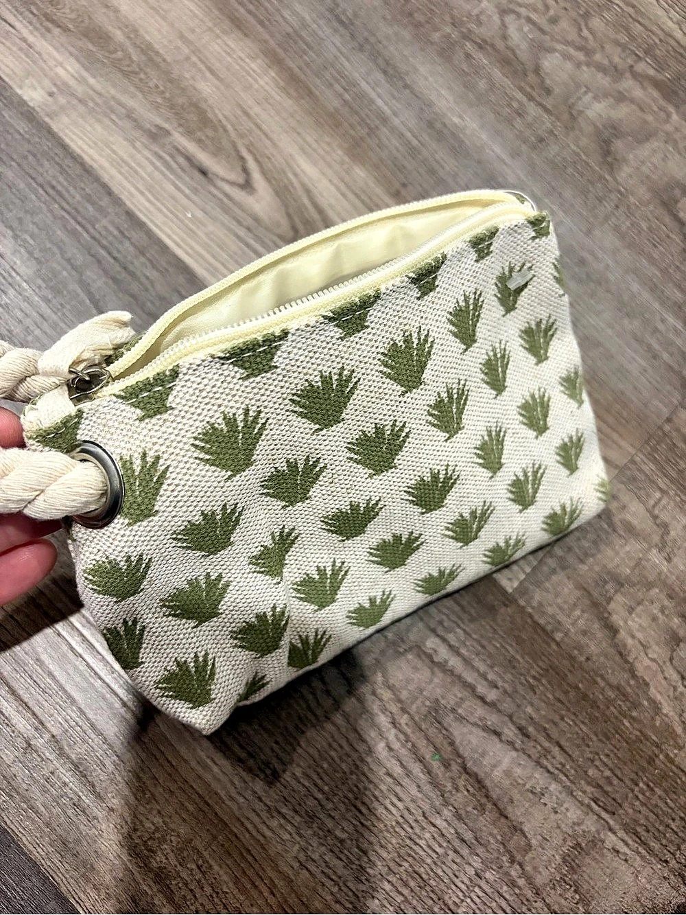 Green & Cream Cosmetic Pouch